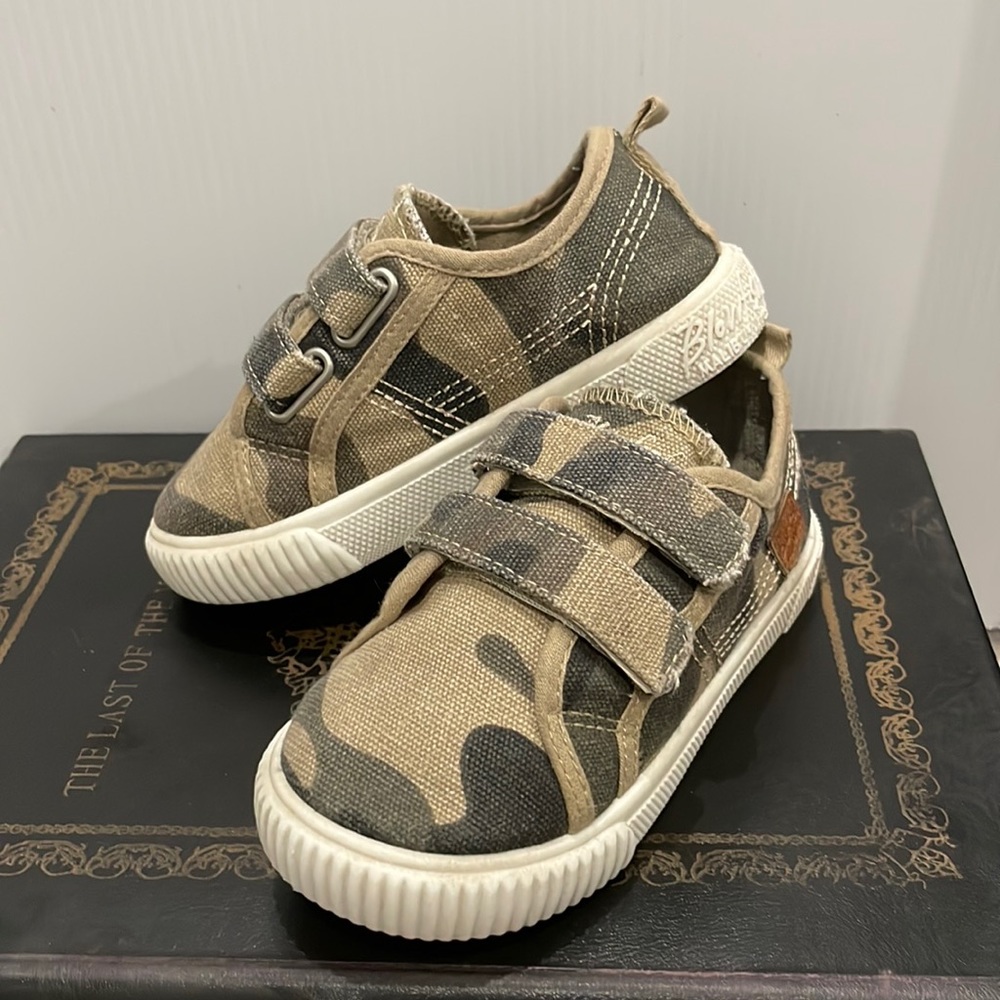Blowfish Camouflage Canvas Double Velcro Toddler Sneakers - size 9 Toddler